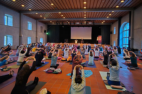 Yogapraxis am Yoga Kongress vom Schweizer Yogaverband 